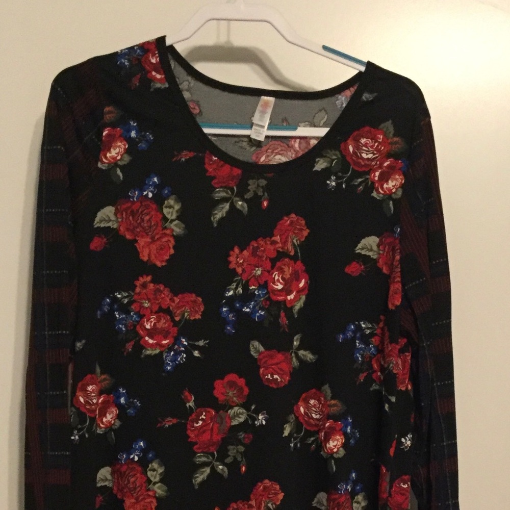 LulaRoe Lynae long sleeve
